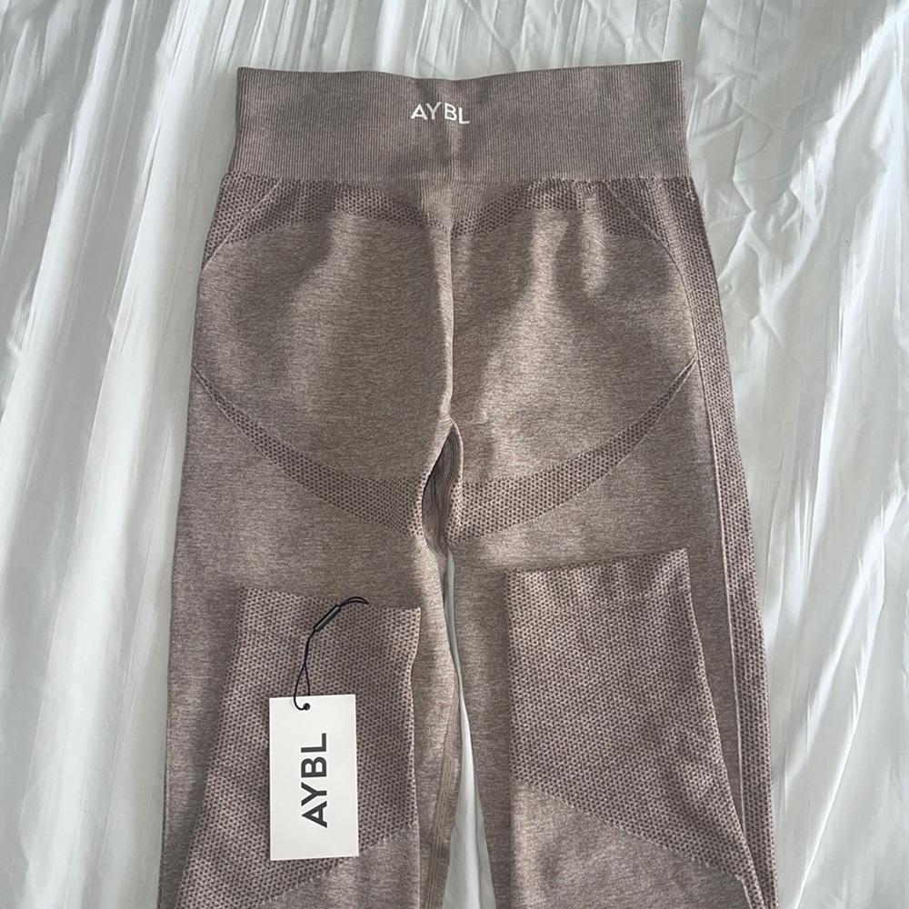Motion seamless leggings soft beige